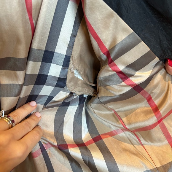 BURBERRY SIZE M WINTER COAT - SEE LISTING. - Picture 6 of 11